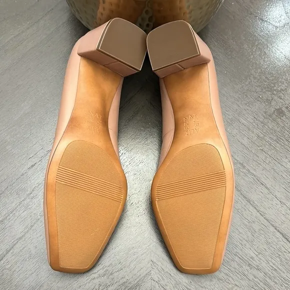 NATURALIZER Kyla Pumps