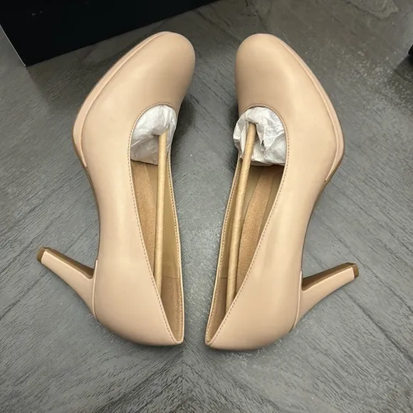 Naturalizer Michelle Leather Low Platform Pumps (WIDE)