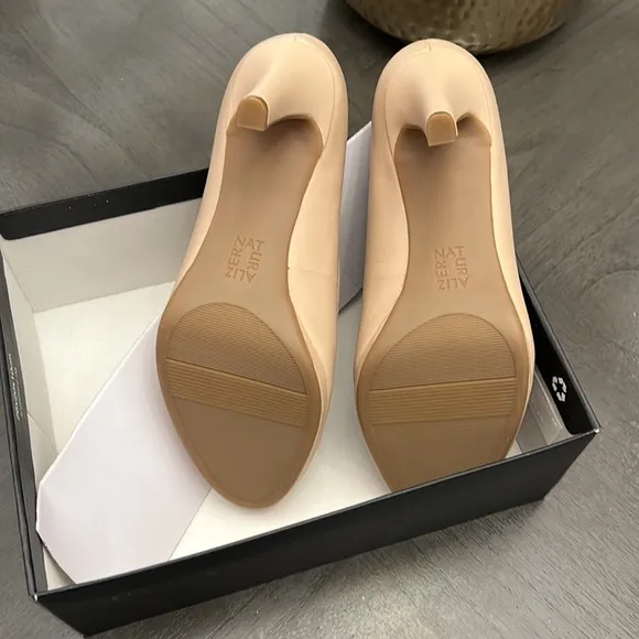 Naturalizer Michelle Leather Low Platform Pumps (WIDE)