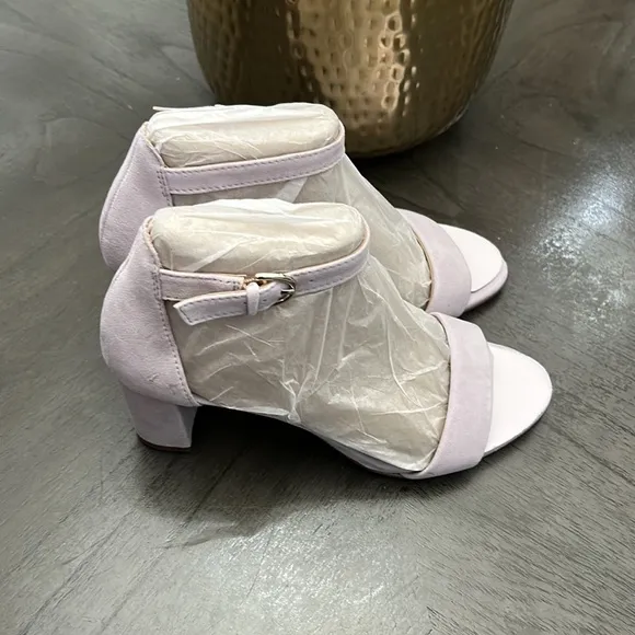 NATURALIZER Vera Ankle Strap Sandal In Iced Lilac (WIDE)