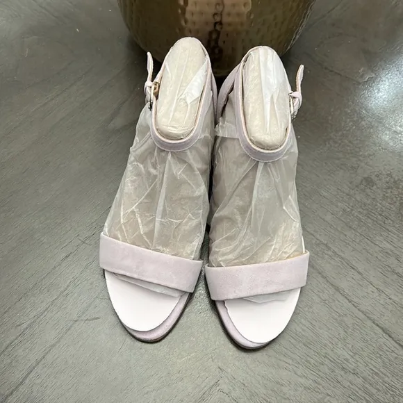 NATURALIZER Vera Ankle Strap Sandal In Iced Lilac (WIDE)