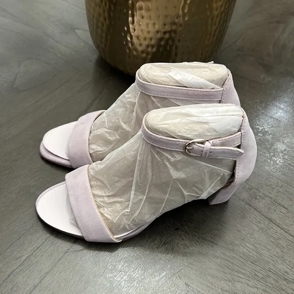 NATURALIZER Vera Ankle Strap Sandal In Iced Lilac (WIDE)