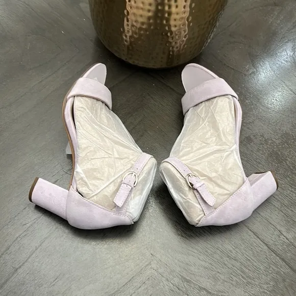 NATURALIZER Vera Ankle Strap Sandal In Iced Lilac (WIDE)