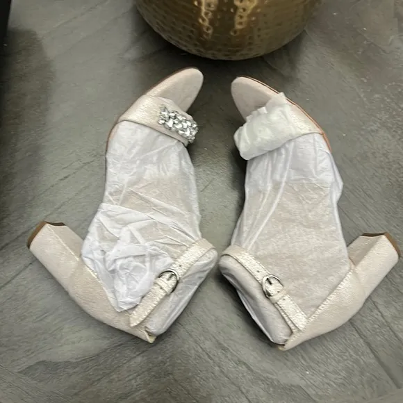 Naturalizer Vera Dress Sandal in Silver (WIDE)