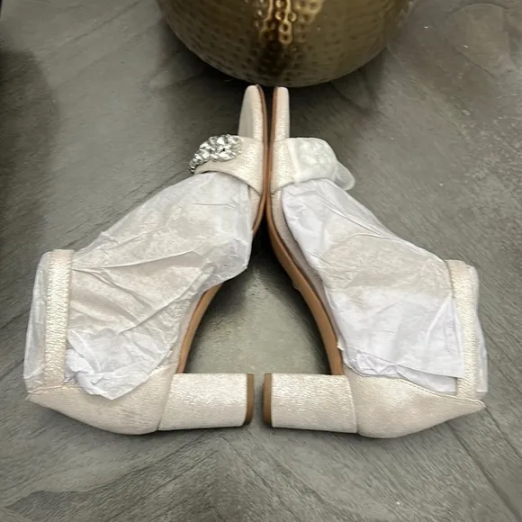 Naturalizer Vera Dress Sandal in Silver (WIDE)