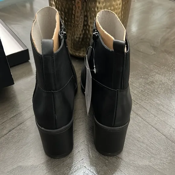 NATURALIZER Verney Waterproof Lug Sole Booties