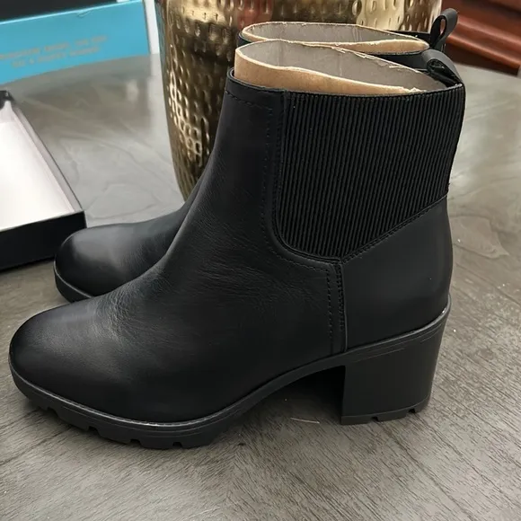 NATURALIZER Verney Waterproof Lug Sole Booties