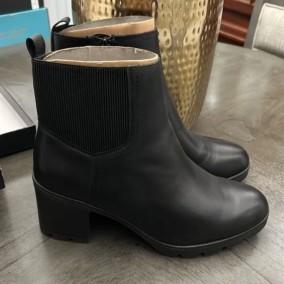 NATURALIZER Verney Waterproof Lug Sole Booties