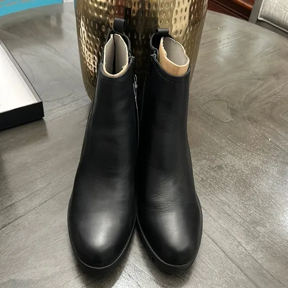 NATURALIZER Verney Waterproof Lug Sole Booties