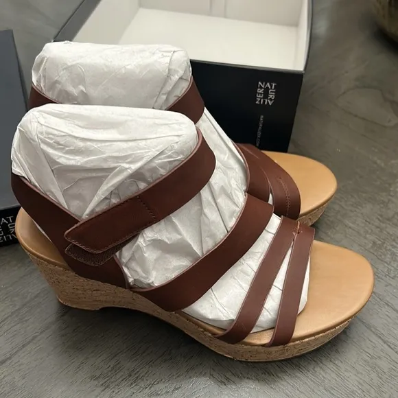 Naturalizer Women's Cynthia Wedge Sandal (WIDE)