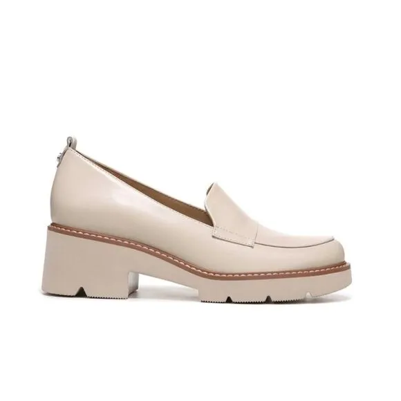 Naturalizer Women's Darry  Loafer