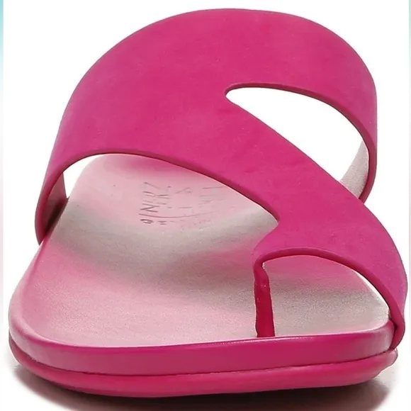Naturalizer Women's Genn-Bolt Sandal (WIDE)