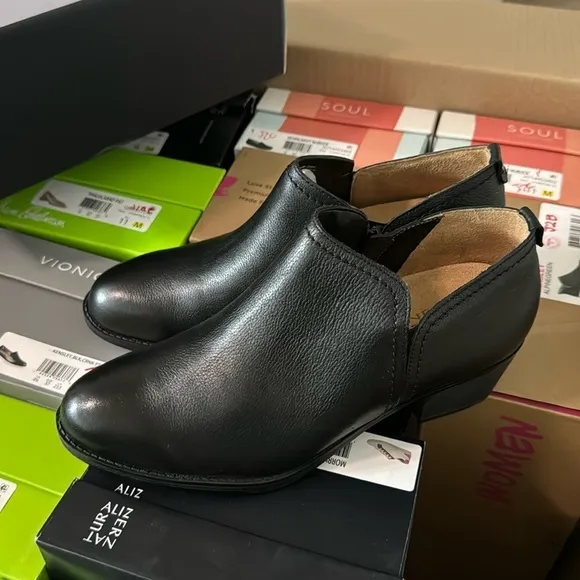Naturalizer Zarie In Black Leather Boots (WIDE)