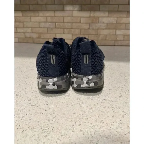 Navy no bull running shoes with camoflauge sole BZ