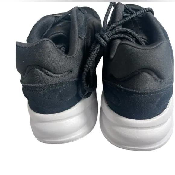 New Adidas shoes size 11 men’s Ozelle black athletic running shoes GX6763