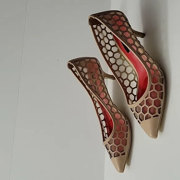 New and Unworn Nude Leather Charles Jourdan Kitten Heels Size 6