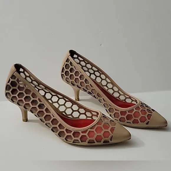 New and Unworn Nude Leather Charles Jourdan Kitten Heels Size 6