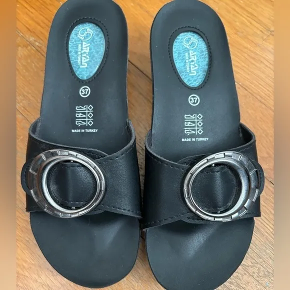 New Aryan Black summer low heel mules size 6