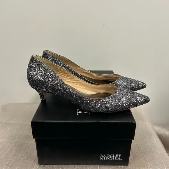 NEW Badgley Mischka Madison II Glitter Kitten Heels, size 6.