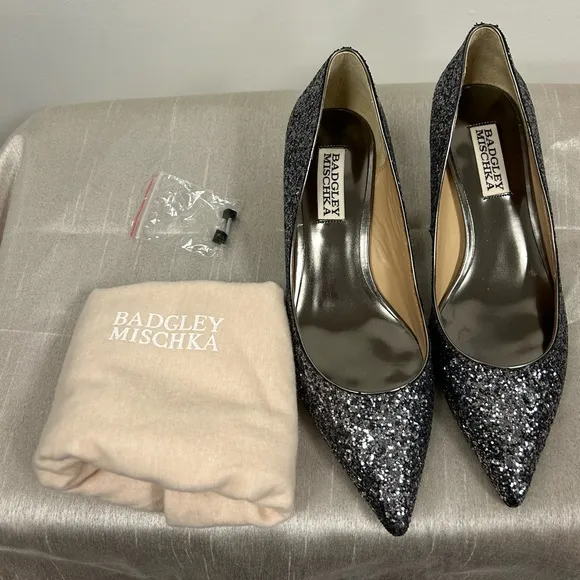 NEW Badgley Mischka Madison II Glitter Kitten Heels, size 6.