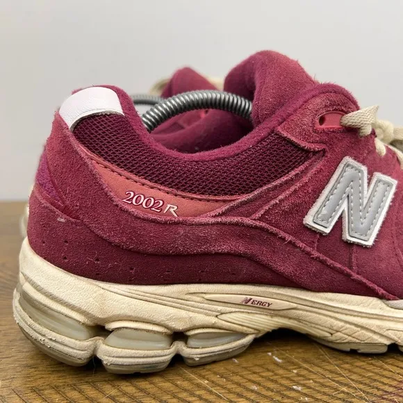 New Balance 2002R Mens 10.5 Red Wine Deep Earth Suede Athletic Running Shoes