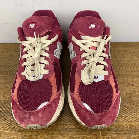 New Balance 2002R Mens 10.5 Red Wine Deep Earth Suede Athletic Running Shoes