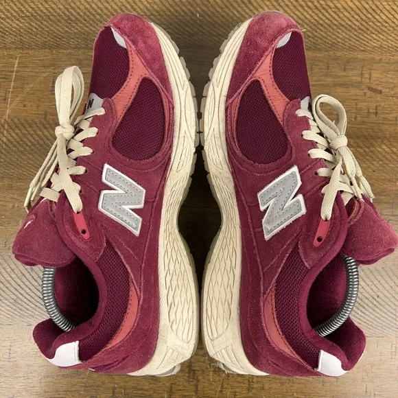 New Balance 2002R Mens 10.5 Red Wine Deep Earth Suede Athletic Running Shoes