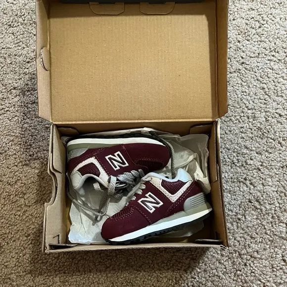 New Balance 574 infant sneakers in burgundy red Size 3C wide