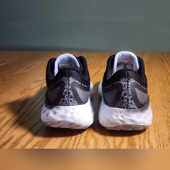 New Balance Fresh Foam Black Running Workout Gym Shoes Womens Size 7