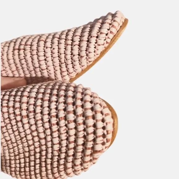 NEW! BAND OF THE FREE Skate Pink Raffia Flat Mules 6.