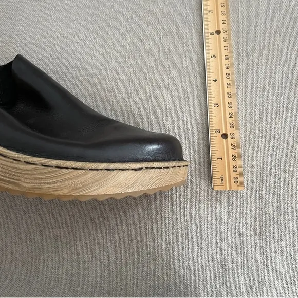 NEW Born Natalie Comfort Clogs Black Leather Wood Look Sole Women’s Size 11