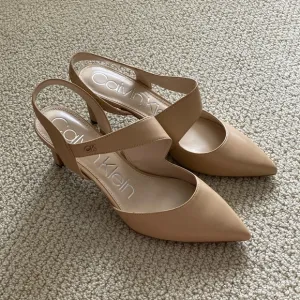 NEW Calvin Klein Slingback Nude Pumps Heels Wrap Around Kitten Mary Janes Size 8
