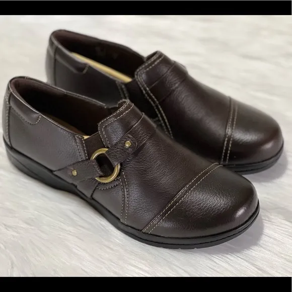 NEW CLARKS WOMEN'S CHEYN FAME (WIDE FIT)