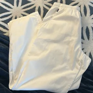 New Crazy Shirts Men’s Casual White Twill Cotton Everyday Pant