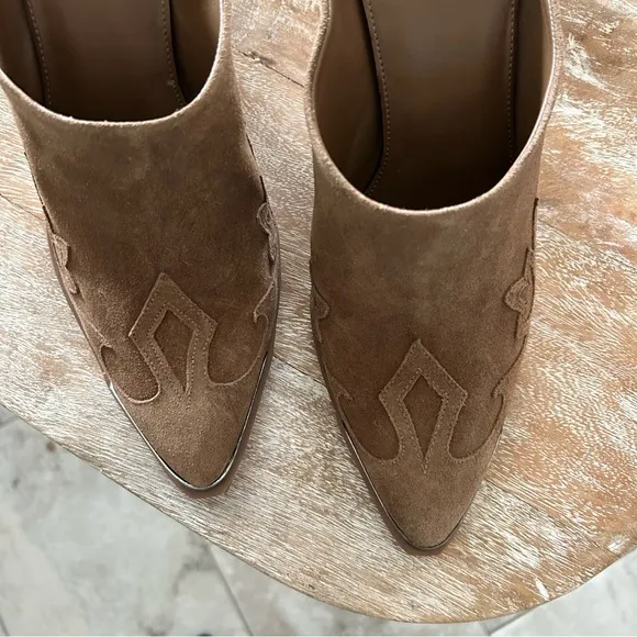 New Evereve Vince Camuto Greta Western Suede Clogs