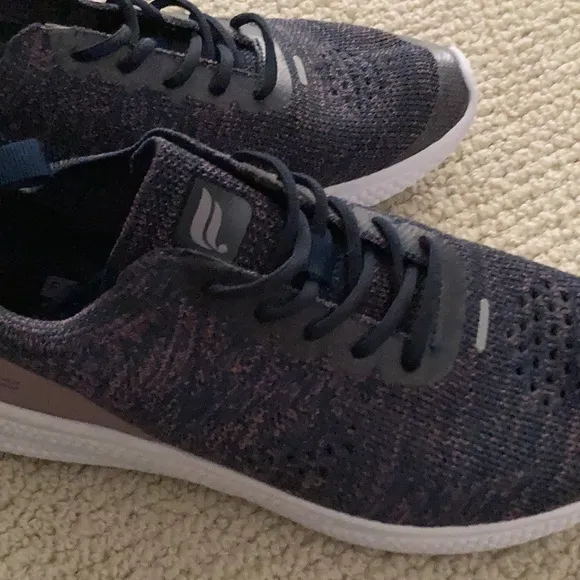 NEW Fabletics Cruz Knit Performance Sneaker Running Shoes New Without Box 8.5