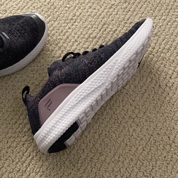 NEW Fabletics Cruz Knit Performance Sneaker Running Shoes New Without Box 8.5