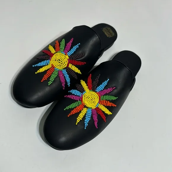 New Farm Rio Beaded Sunshine ☀️ Black Leather Flat Mules Size 7