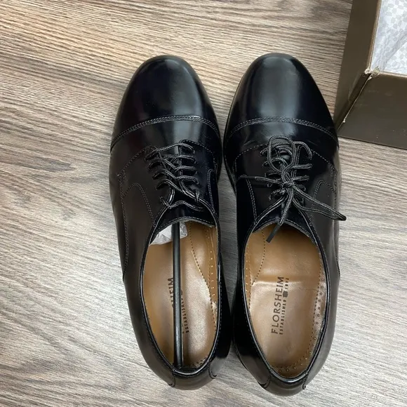NEW Florsheim Black Cap-Toe Oxfords 9 3E
