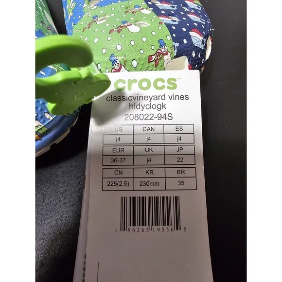 New Holiday VINEYARD VINES Crocs Classic Clog kid Size J4  Christmas Shoes