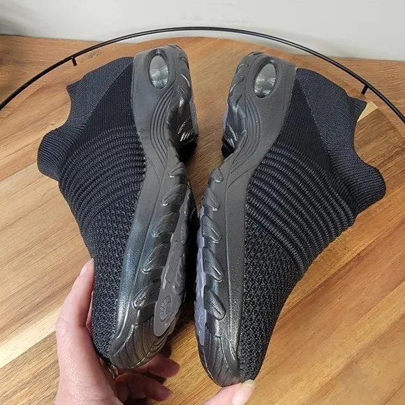 NEW Hyper Black Comfy Memory Foam Slip On Sneakers Size 9