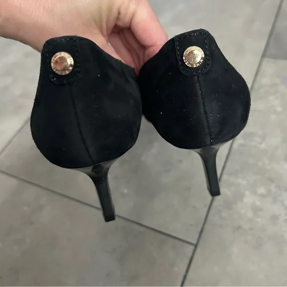 NEW in box Nine West black suede KUNA pump low heels 7.5