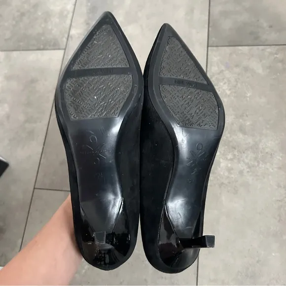 NEW in box Nine West black suede KUNA pump low heels 7.5