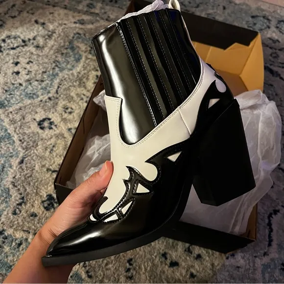 New JustFab Faye Western color block patent leather cowgirl ankle boots Size 7