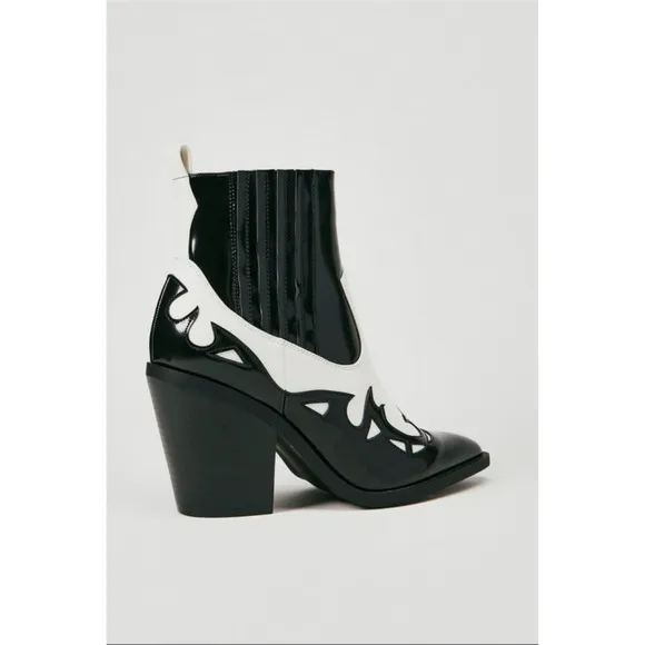 New JustFab Faye Western color block patent leather cowgirl ankle boots Size 7