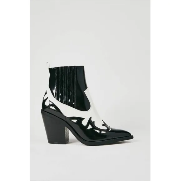 New JustFab Faye Western color block patent leather cowgirl ankle boots Size 7