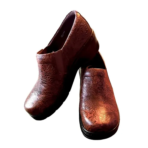 New Klogs Footwear Naples Brown Tooled Leather Slip-Ons, size 9 Wide