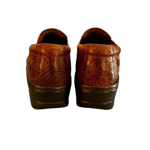 New Klogs Footwear Naples Brown Tooled Leather Slip-Ons, size 9 Wide