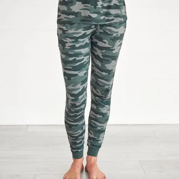 New Little Sleepies Vintage Camo Women's Pajama Top &amp; Joggers Set Size XXL