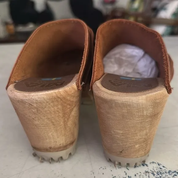 NEW MIA Luggage Leather Elsa Wooden Clogs Size 40EU - 9 US